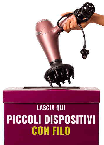 Mano che ripone un asciugacapelli in un contenitore Lasciali Andare